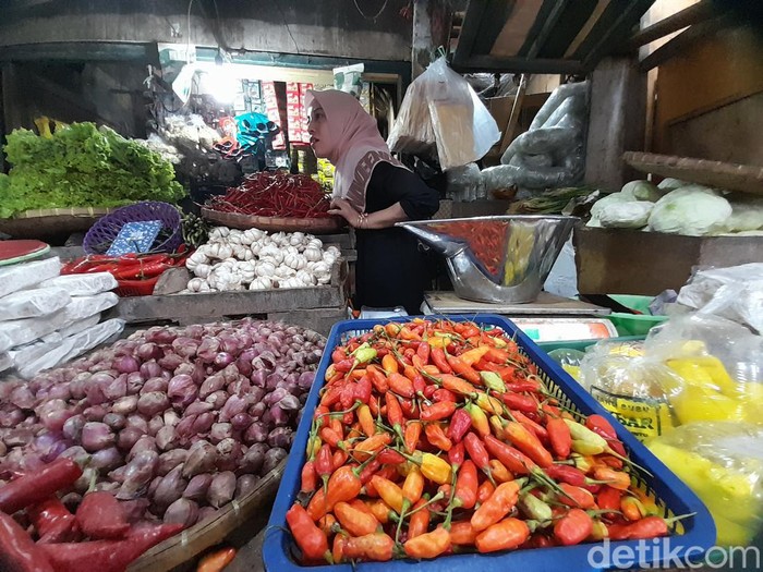 Pedagang cabai di Pasar Sumedang.