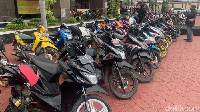 Penampakan 47 motor hasil kejahatan dari operasi Jaran Lodaya 2022 Polres Karawang.