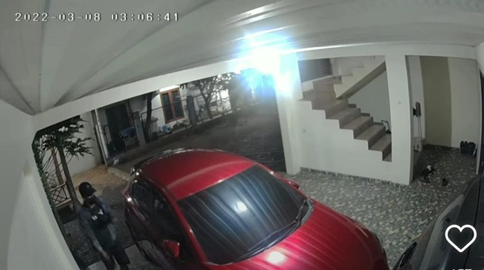 Pencurian 2 sepeda motor sekaligus di rumah di Bekasi, Jawa Barat (Dok Instagram/@kontributorjakarta)