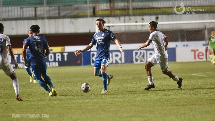 Persib vs Arema pada putaran pertama BRI Liga 1 2021.