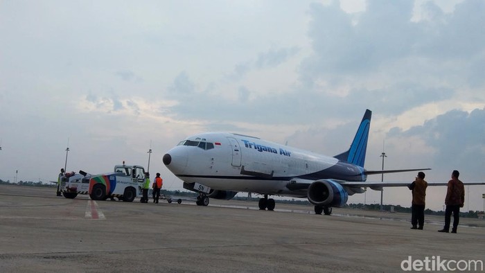 Pesawat Kargo Trigana Air saat melakukan penerbangan perdana dari BIJB Kertajati.