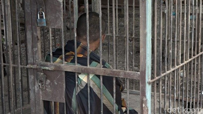 Pilu nasib pria ODGJ diduga kena guna-guna dikurung di jeruji besi dekat kandang ayam (detiksulsel/Abdy Febriadi)