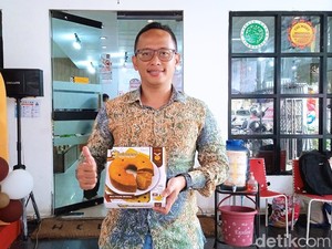 Sukses Bisnis Kue, Pria Lulusan Perikanan Ini Raup Omzet hingga Miliaran