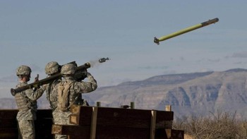  Sebagian rudal itu sudah digunakan, kabarnya telah merontokkan helikopter militer Rusia di dekat Kyiv hingga terbakar api. Foto: Raytheon