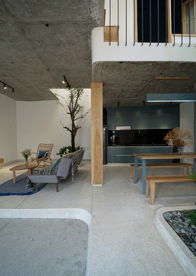 Bunga Aster identik dengan kelopak putih dan putik kuning, serta bentuknya yang manis. Karakter bunga tersebut lah yang kemudian dituangkan dalam rancangan arsitek maupun interior Foto: Arch Daily/ NguyenCuong