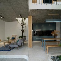 Bunga Aster identik dengan kelopak putih dan putik kuning, serta bentuknya yang manis. Karakter bunga tersebut lah yang kemudian dituangkan dalam rancangan arsitek maupun interior Foto: Arch Daily/ NguyenCuong