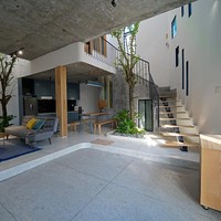 Area yang kecil tak menghalangi pemiliknya untuk memaksimalkan setiap ruang. Dengan perencanaan yang tepat, ruang terbatas rumah tipe 60 ini pun bisa terasa lega dan nyaman. Foto: Arch Daily/ NguyenCuong