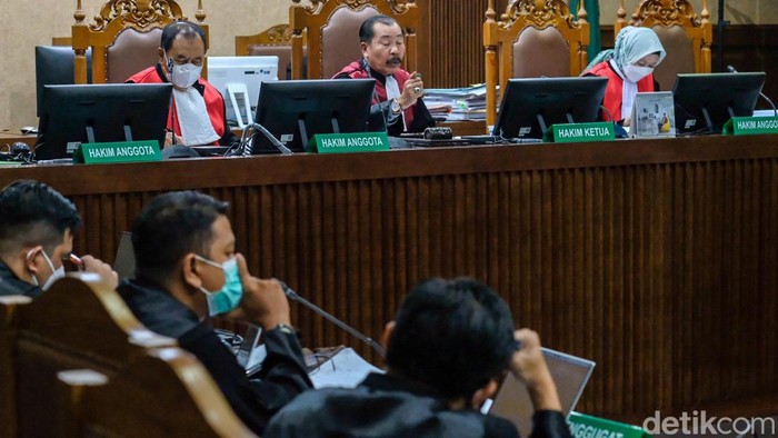 Saksi Ini Dicecar di Sidang Dugaan Korupsi Eks Pejabat Pajak Sidang dugaan korupsi eks Kabid Pendaftaran Ekstensifikasi dan Penilaian Kanwil Ditjen Pajak Sulselbartra Wawan Ridwan dilanjutkan. Dua orang hadir sebagai saksi.