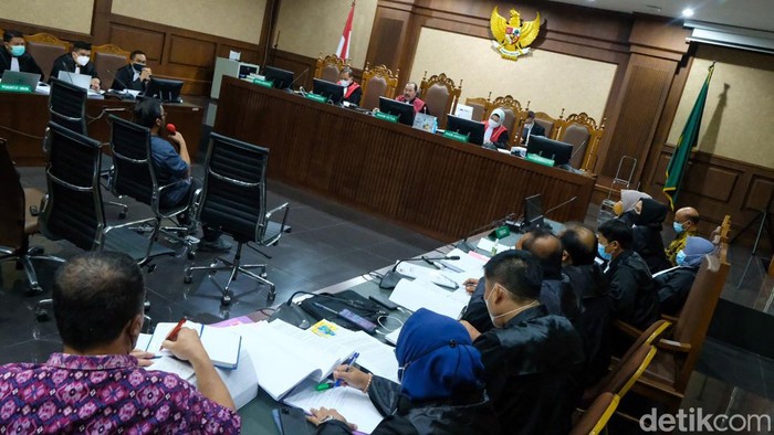Saksi Ini Dicecar di Sidang Dugaan Korupsi Eks Pejabat Pajak Sidang dugaan korupsi eks Kabid Pendaftaran Ekstensifikasi dan Penilaian Kanwil Ditjen Pajak Sulselbartra Wawan Ridwan dilanjutkan. Dua orang hadir sebagai saksi.