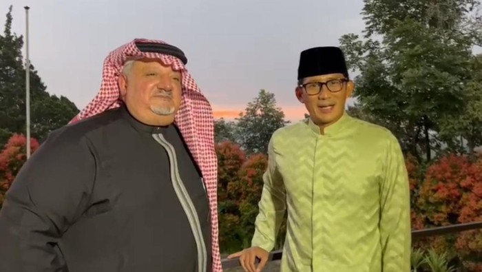 Sandiaga Uno bertemu Duta Besar Saudi Arabia untuk Indonesia, Syekh Essam bin Abed Al-Thafaqi menikmati keindahan kawasan Puncak, Bogor pada Selasa (8/3/2022)
