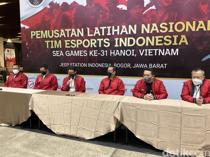 Sandiaga di lokasi pelatnas esports Bogor