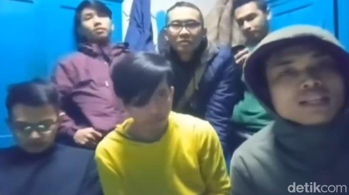 Sebuah video pernyataan sejumlah pria asal Kota Binjai, Sumut, yang meminta untuk dievakuasi dari Ukraina viral di medsos. (dok Istimewa)