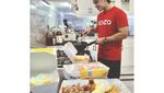 Sibuknya Jordi Onsu Saat Promosikan Ayam Geprek Bensu di Paris