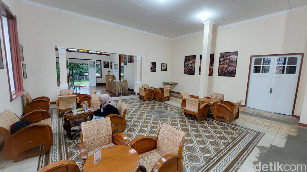 Suasana di kafe Piknik Kopi Lembang, Kabupaten Bandung Barat.