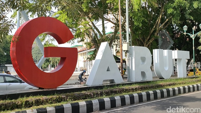 Sudut-sudut di Alun-alun Garut yang baru selesai renovasi.