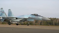 Invasi Rusia ke Ukraina memasuki hari ke-13 (8/3/2022). Setelah menggempur melalui jalur daratan, tentara Rusia kini mulai menyerang Ukraina melalui jalur udara. Jet-jet tempur tercanggih Rusia pun dikerahkan untuk menguasai langit Ukraina. Dok. Youtube Kementerian Pertahanan Rusia  