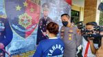 Tertunduk Lesu, Penipu Minyak Goreng Murah Diringkus Polisi
