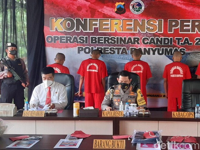 Ungkap kasus narkoba jenis ganja dan sabu di Mapolresta.