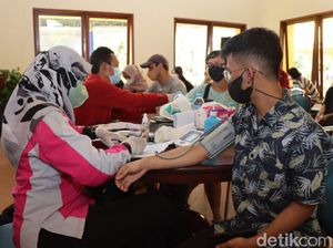 Vaksinasi Booster Lansia di Malang Diserbu 1.500 Warga