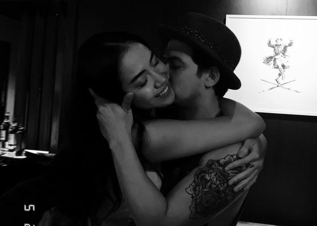 Adilla Dimitri dan Wulan Guritno sendiri telah resmi bercerai sejak 8 April 2021. Kini Adilla Dimitri dikabarkan tengah menjalin kasih dengan Baby Jovanca, aktris yang berusia 15 tahun lebih muda darinya. Foto: Instagram