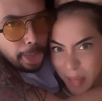 Hubungan Adilla dan Baby mulai tercium publik usai mantan suami Wulan Guritno itu mengunggah foto mesra dirinya dan Baby ke akun Instagram. Kini keduanya pun terlihat sudah tidak malu-malu lagi memamerkan kemesraan. Foto: Instagram