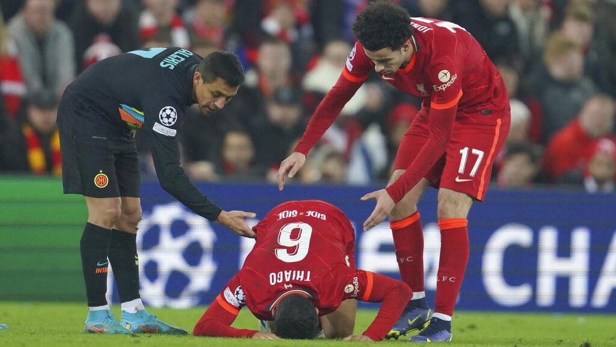 Juergen Klopp menilai Alexis Sanchez beruntung tak dikartu merah di babak pertama di laga Liverpool vs Inter Milan (Foto: AP/Jon Super)
