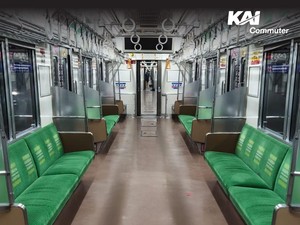 Stiker Bangku KRL Dicabut Bikin Tiada Lagi Jarak bagi Anker