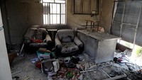 Kelompok pemantau konflik Suriah, Syrian Observatory for Human Rights yang berbasis di Inggris, melaporkan bahwa serangan Israel itu menghantam sebuah depot senjata dan amunisi yang dioperasikan milisi yang didukung Iran di dekat bandara internasional Damaskus.