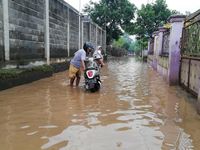 Banjir Masih Rendam Permukiman Di Pasuruan, Warga Ngeluh Belum Dapat ...