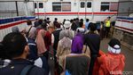 Begini Suasana di KRL Saat Penumpang Bebas Duduk Tanpa Jarak