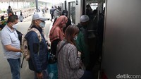 Selain itu, dalam aturan terbaru ini, anak usia di bawah lima tahun (balita) juga diizinkan menggunakan KRL.