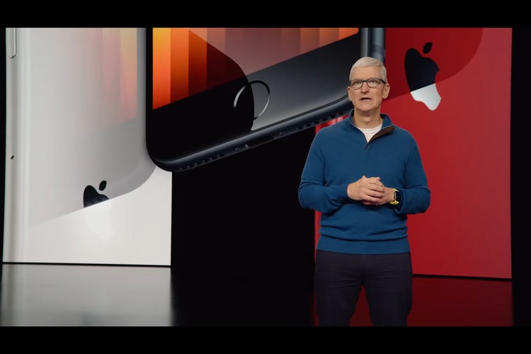 CEO Apple Tim Cook CEO Apple Tim Cook disebut memberi dukungan kepada Ukraina lewat pakaiannya