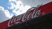 Seperti dikutip dari BBC, Rabu (9/3/2022), Coca-Cola menyatakan pihaknya menangguhkan operasi di Rusia, yang menyumbang sekitar 2% dari pendapatan dan pendapatan operasional perusahaan.