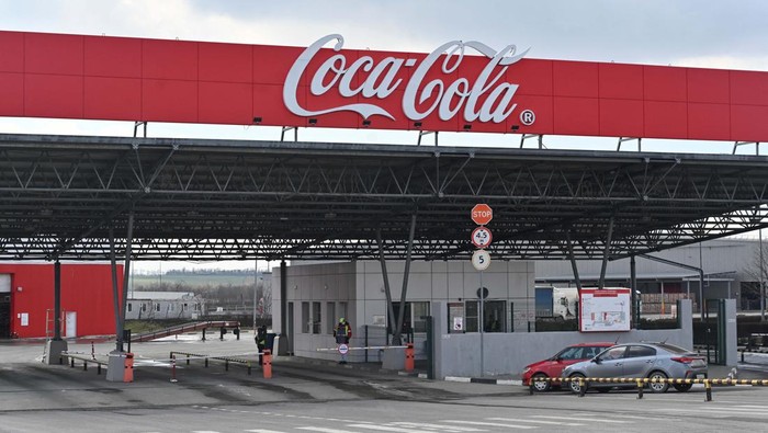 Coca-Cola Setop Operasi di Rusia A view shows a traffic sign