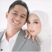 Doni Salmanan menikahi selebgram dan beauty vlogger Dinan Nurfajrina pada 14 Desember 2021. Saat itu Doni memberikan mas kawin mewah yaitu berlian seberat 4,666 karat dan uang dollar sebesar US$ 15 ribu. Foto: Instagram