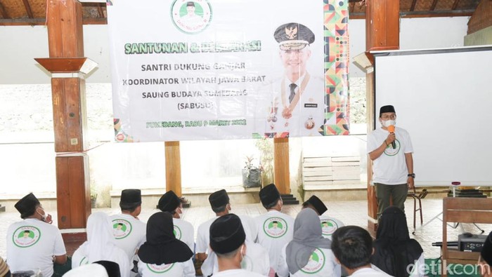 Dukungan untuk Ganjar Pranowo ke pentas Pilpres dari Jawa Barat menguat. Salah satunya dukungan dari mahasiswa santri di Jawa Barat.