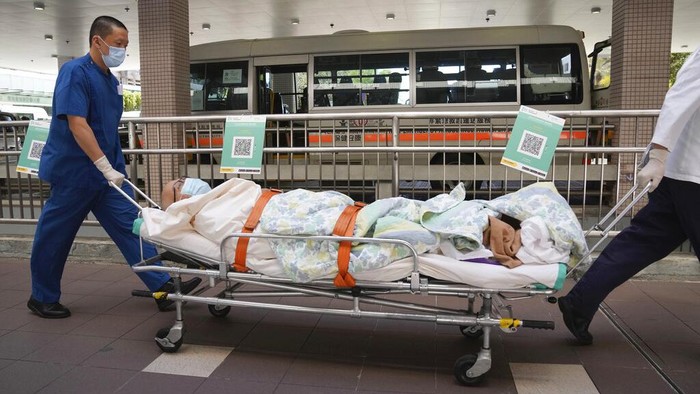 Gegara Ini Pasien Non-COVID di RS Queen Elizabeth Hong Kong Dipindahkan Sejumlah pasien non-COVID-19 dipindahkan dari RS Queen Elizabeth di Hong Kong. Diketahui, RS itu kini fokus merawat pasien COVID-19 dengan gejala serius.
