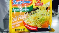 Varian Indomie satu ini beredar di Prancis. Nama variannya Gout Poulet yang artinya rasa aroma ayam. Cita rasanya tak hanya kaldu ayam saja, tapi lebih gurih dan agak pedas karena memakai lada yang cukup banyak. Foto: Twitter @txtdarikuliner