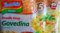 Indomie berkuah dengan rasa kaldu sapi ini juga tak ada di Indonesia. Kamu bisa mencobanya di Kroasia. Saat menyeruput kuahnya pertama kali aroma daging sapi langsung terasa kuat. Foto: Twitter @txtdarikuliner