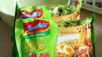 Begitu juga dengann Indomie rasa Satay BBQ Chicken. Bumbunya bukan seperti sate ayam khas Indonesia, melainkan menggunakan aneka bumbu Chinese food yang lebih sederhana. Varian ini hanya ada di Hong Kong. Foto: Twitter @txtdarikuliner