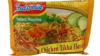 Indomie Chicken Tikka Masala, varian Indomie rasa ayam bumbu kari India yang rempahnya cukup kuat. Varian satu ini sangat terkenal di Inggris. Foto: Twitter @txtdarikuliner