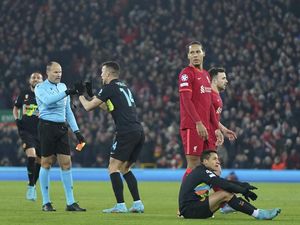 Kartu Merah Alexis Sanchez Seketika Menjegal Inter Milan