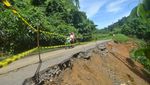 Jalan Ini Rusak Akibat Gempa Pasaman Barat