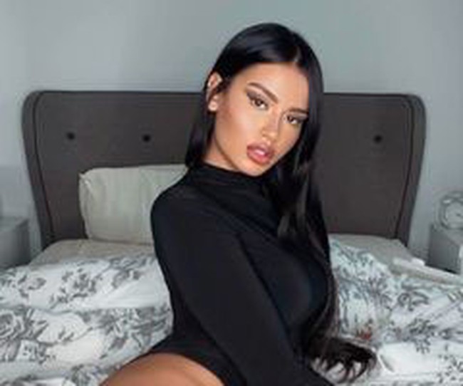 Ketika aku membuat video TikTok orang bahkan menggunakan kemiripan itu sebagai ejekan. Mereka memanggilku Kylie Jenner versi Walmart. Tapi sejujurnya itu masih sebuah pujian karena dia sangat cantik, kata Julia.Foto: Instagram@juju.brazil