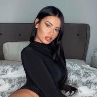 Ketika aku membuat video TikTok orang bahkan menggunakan kemiripan itu sebagai ejekan. Mereka memanggilku Kylie Jenner versi Walmart. Tapi sejujurnya itu masih sebuah pujian karena dia sangat cantik, kata Julia.Foto: Instagram@juju.brazil