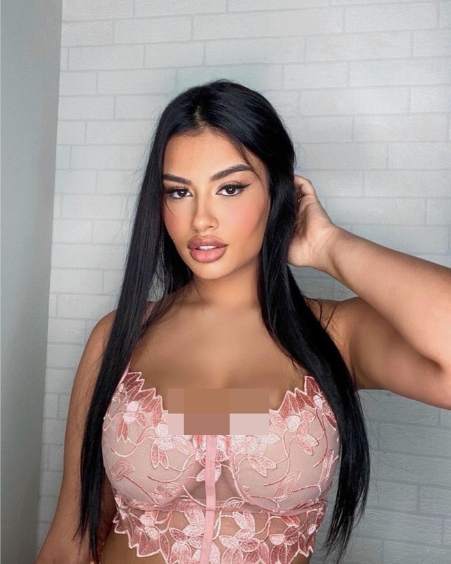 Julia yang kini tinggal di London itu memang memiliki fitur wajah yang serupa dengan Kylie, terutama bibir dan mata. Mereka juga sama-sama berambut hitam dan bertubuh seksi. Karena itu, banyak orang memanggilnya Kylie Jenner dari Brazil.Foto: Instagram@juju.brazil