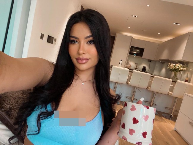 Aku pikir lucu karena banyak orang di sini (London) yang berpikir aku mirip dia. Hanya sejak aku pindah ke Inggris empat tahun lalu aku mulai dibilang seperti itu. Aku pikir ada kesamaan gaya di Brazil jadi orang-orang tidak mengatakan itu di sana, ungkapnya. Foto: Instagram@juju.brazil