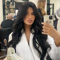 Wanita tersebut mengaku dapat penghasilan $100.000 atau sekitar Rp 1,4 miliaran dalam sebulan dengan berpura-pura jadi Kylie. Mereka tahu aku bukan Kylie, tapi mirip, mereka melihatku membayangkan bicara dengan Kylie, tuturnya.Foto: Instagram@juju.brazil