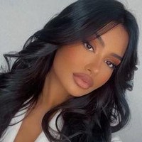 Punya wajah mirip Kylie Jenner yang jadi acuan banyak wanita ternyata juga ada dampak kurang menyenangkannya. Julia mengaku sering dibilang punya wajah yang mengintimidasi bahkan disebut versi Walmart dari Kylie.Foto: Instagram@juju.brazil