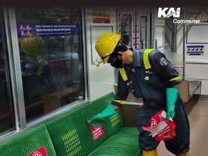 Tak Perlu Lagi Duduk Berjarak di KRL, Penumpang Lega Tapi Juga Waswas